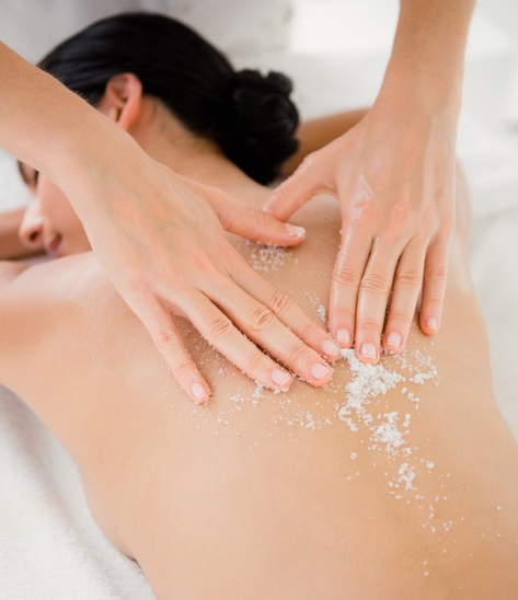 Des soins adaptés à vos besoins pour exfolier, hydrater et sublimer votre peau, tout en apaisant le corps et le mental